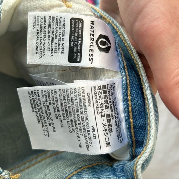 Levi’s Denim Shorts - Picture 8 of 8